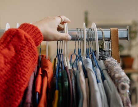 La seconde main responsable : ces e-shops de mode vintage et d’occasion