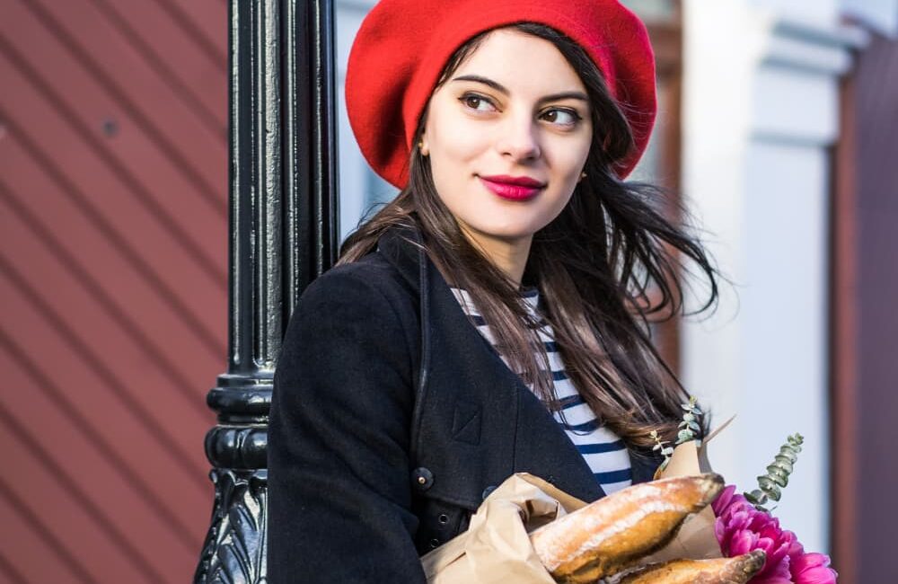 Emily in Paris outfit : comment copier les looks emblématiques de la série ?