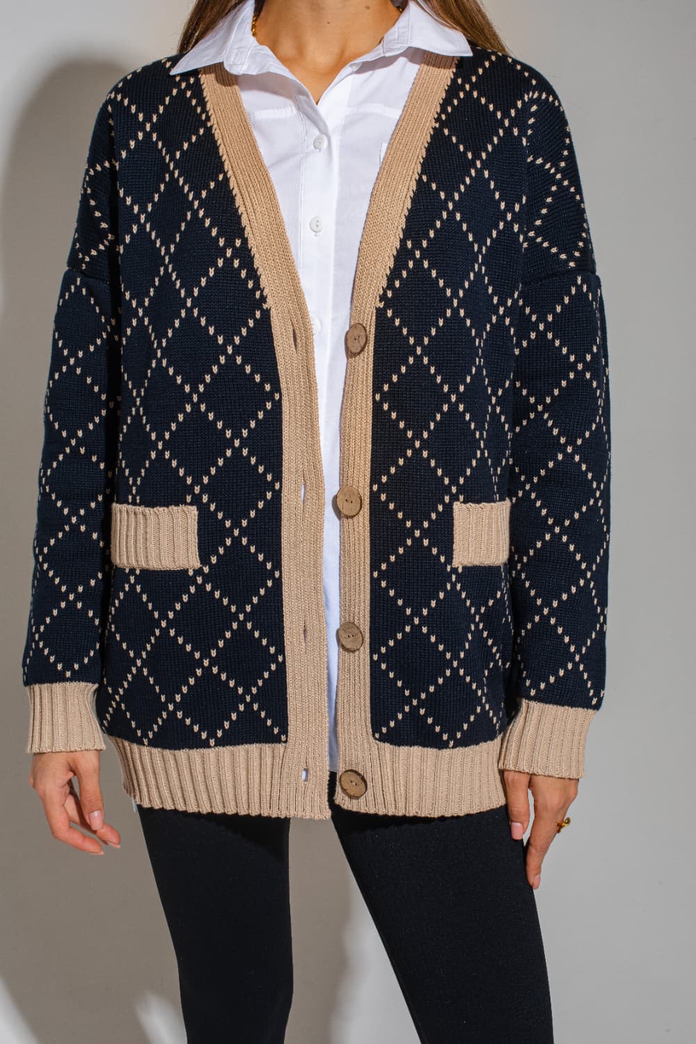 Cardigan au design classique main image 0