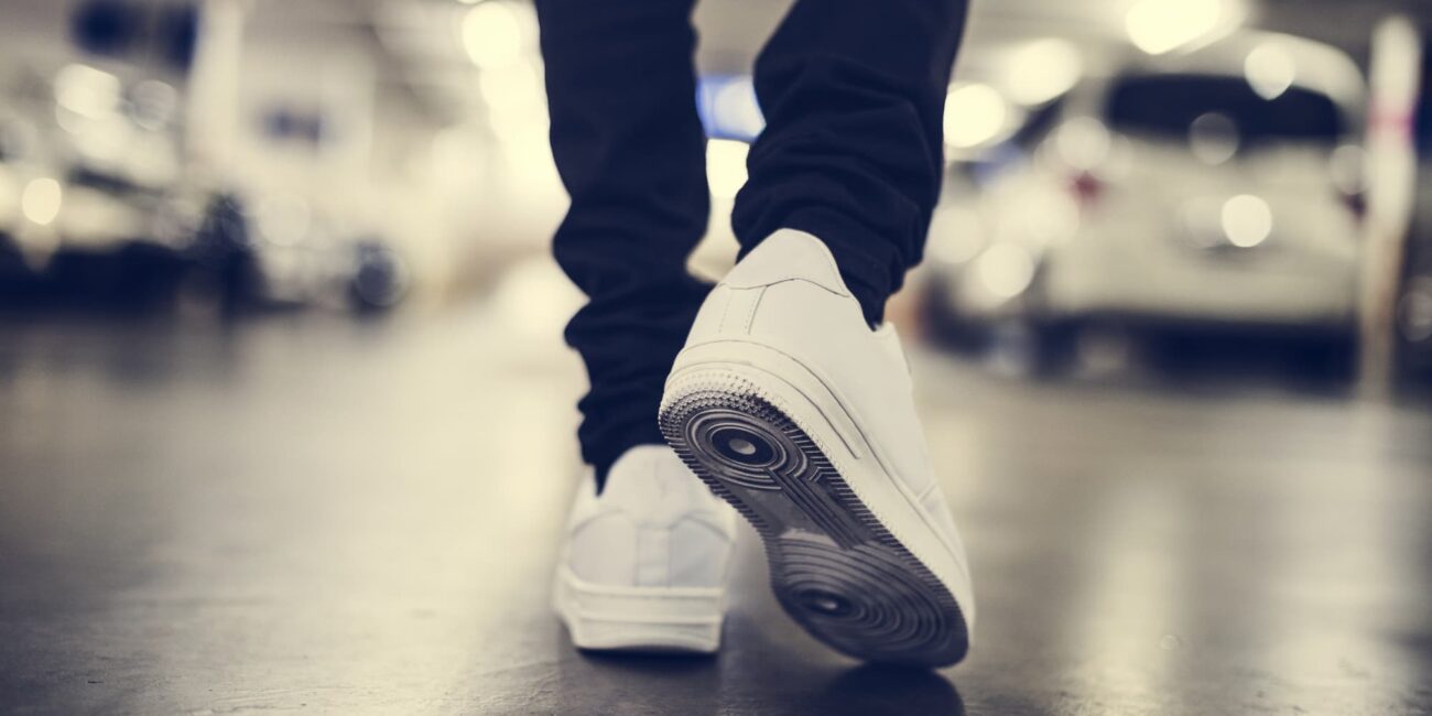 Quelles sont les sneakers homme intemporelles à posséder en 2025 ?