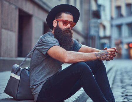 Style hipster : 7 astuces pour un look authentique et tendance