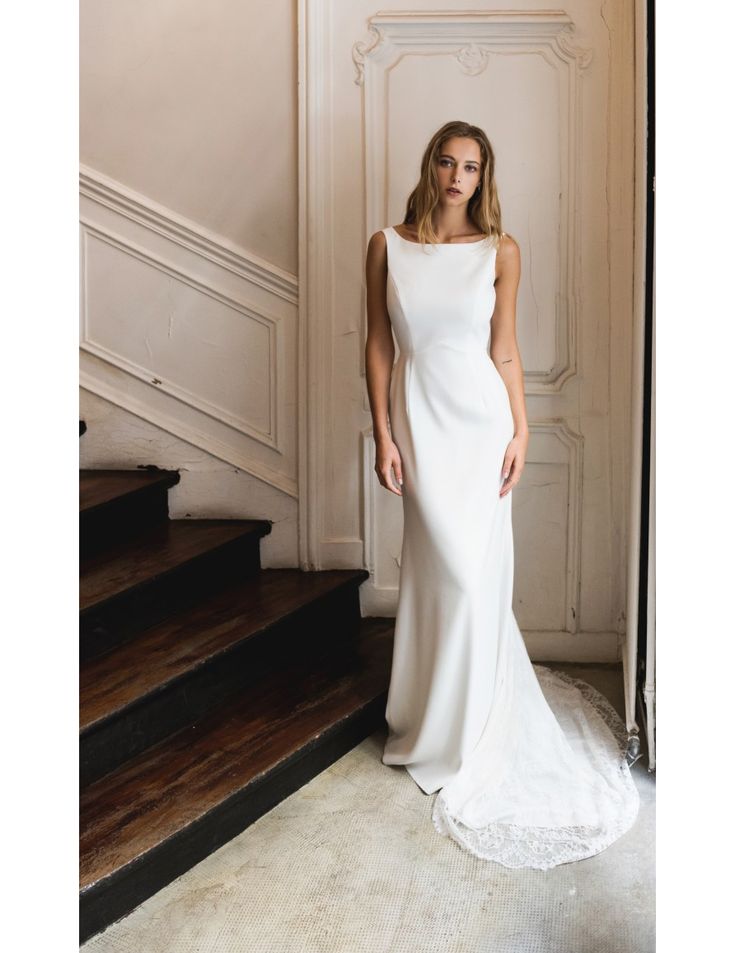 Femme en robe de mariée blanche élégante.