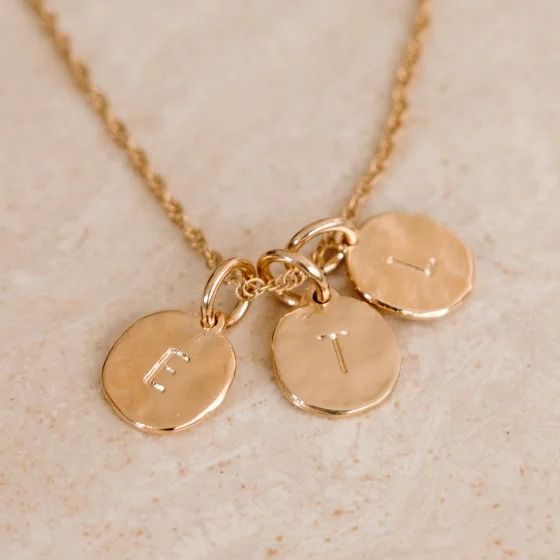 Collier pendentifs lettres doré personnalisé