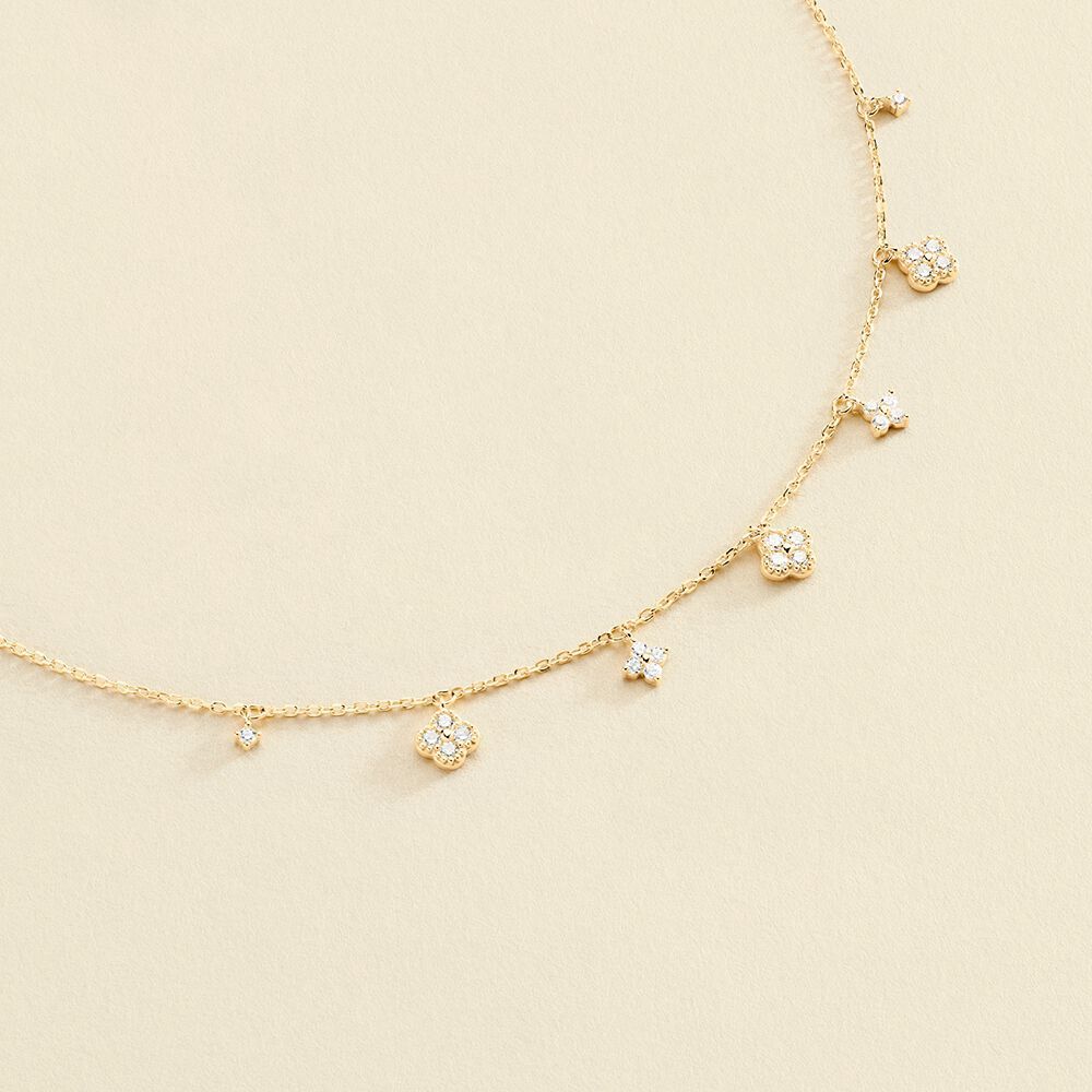 Collier en or avec pendentifs diamantés.