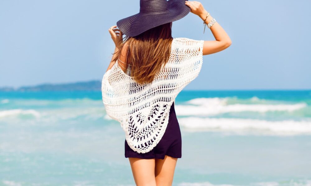 Look de plage : 4 tenues pour un été stylé et chic